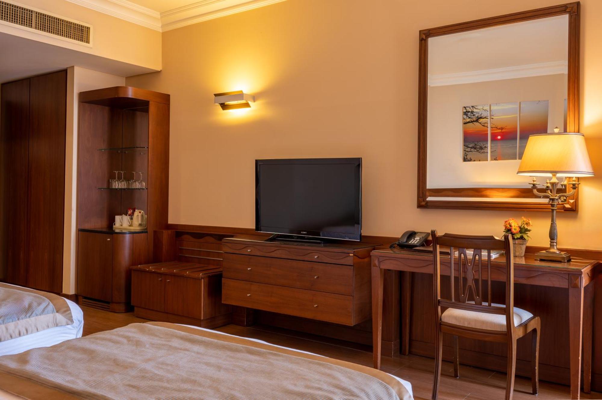 Jiyeh Marina Resort Hotel & Chalets Jieh Bagian luar foto