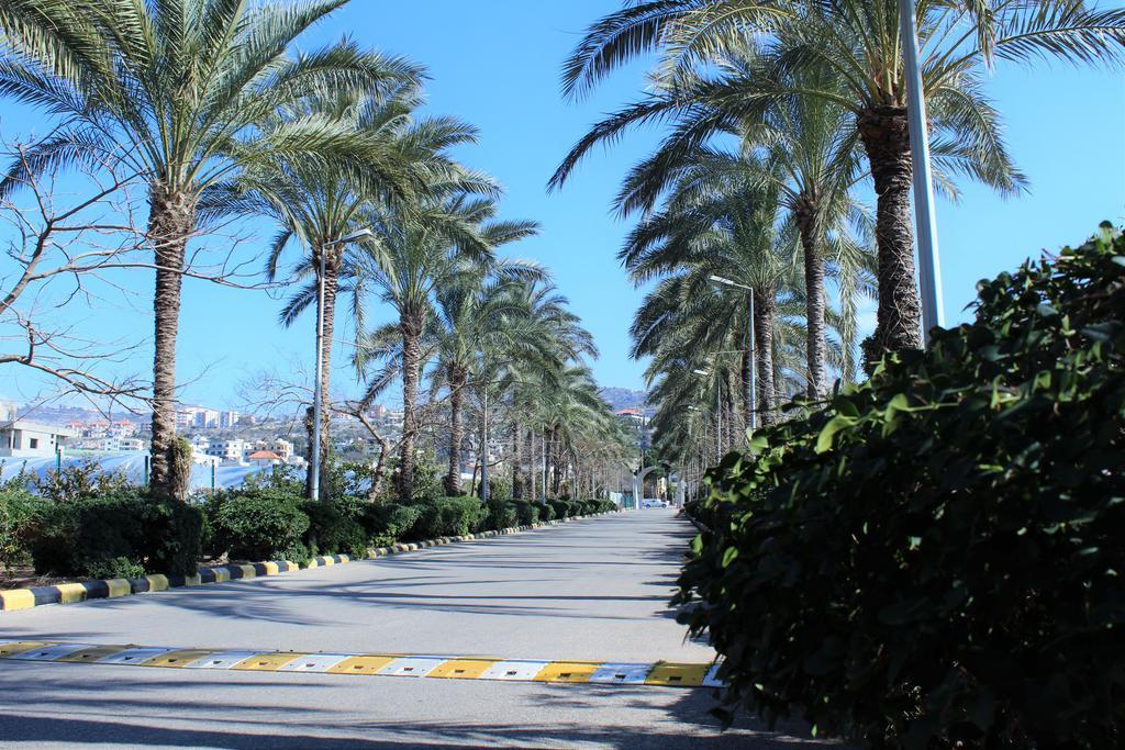 Jiyeh Marina Resort Hotel & Chalets Jieh Bagian luar foto